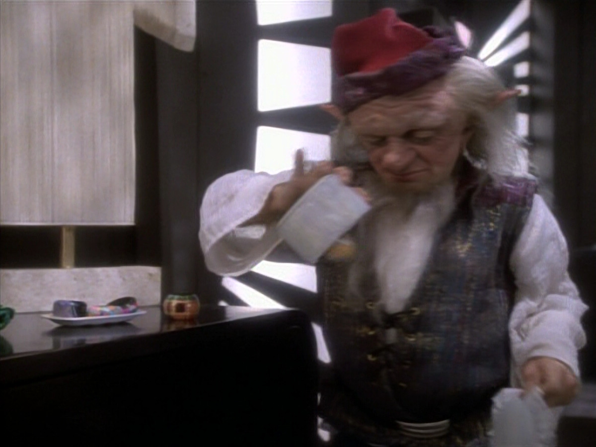 extant_StarTrekDS9_1x16-IfWishesWereHorses_00775.jpg
