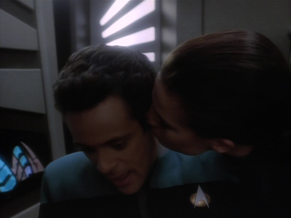 extant_StarTrekDS9_1x16-IfWishesWereHorses_00988.jpg