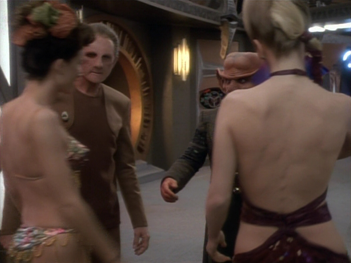 extant_StarTrekDS9_1x16-IfWishesWereHorses_02571.jpg