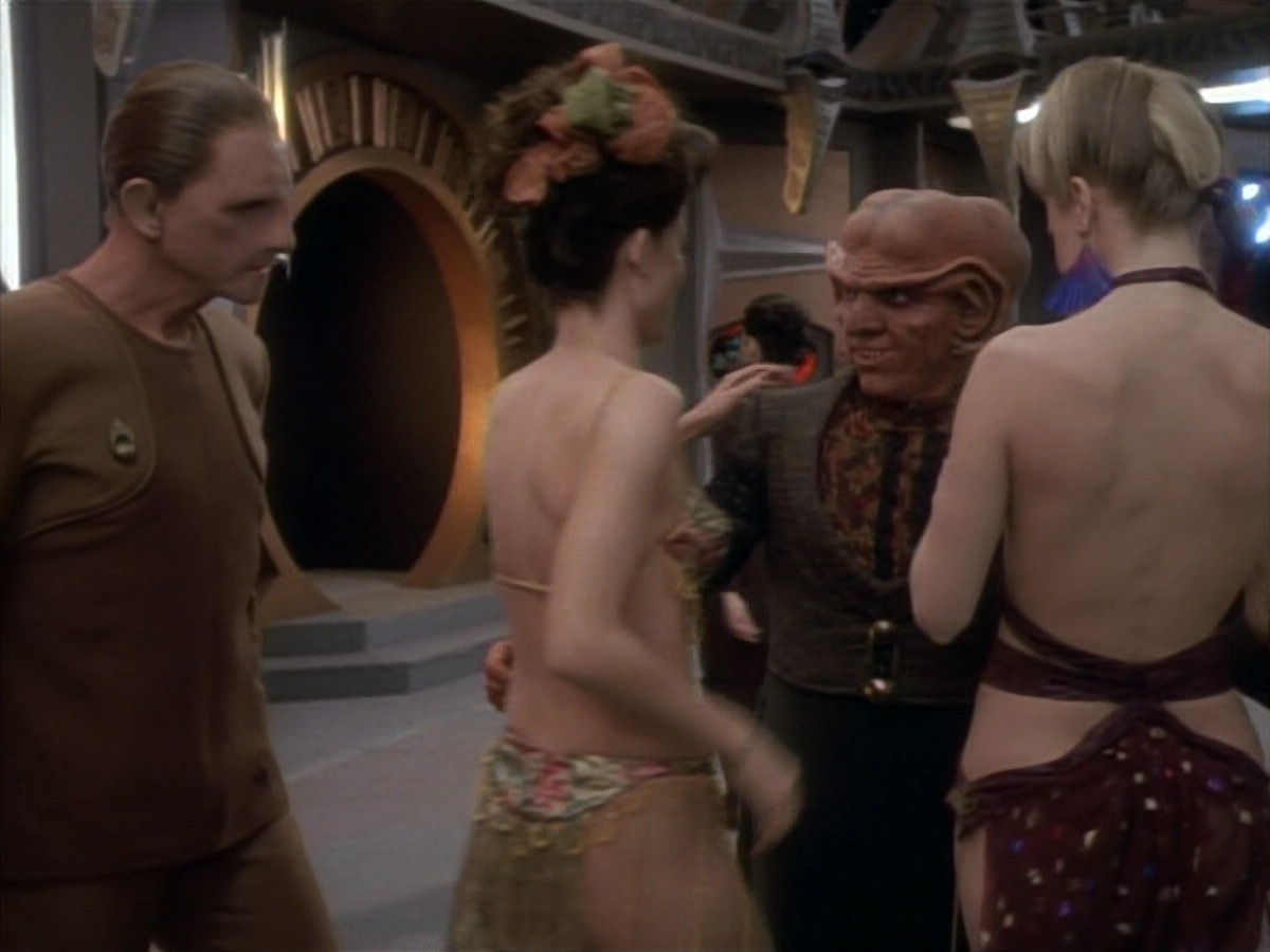 extant_StarTrekDS9_1x16-IfWishesWereHorses_02572.jpg