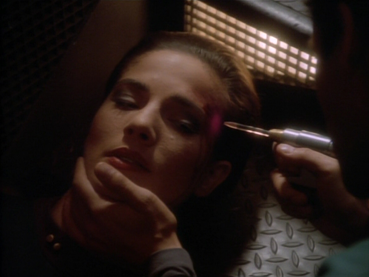 extant_StarTrekDS9_1x16-IfWishesWereHorses_03228.jpg