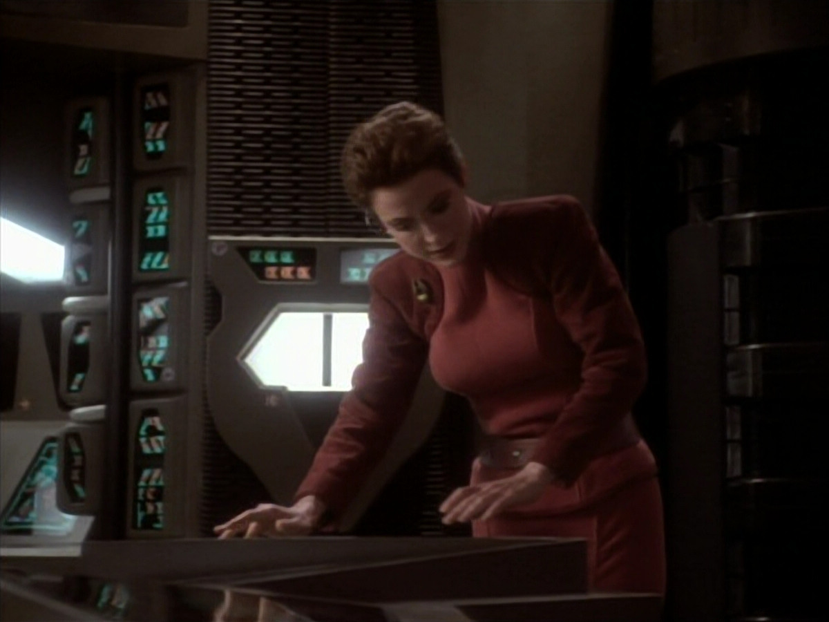 extant_StarTrekDS9_1x16-IfWishesWereHorses_03324.jpg