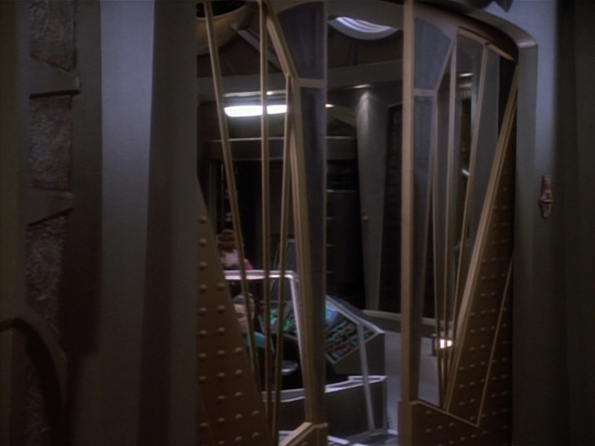 extant_StarTrekDS9_1x16-IfWishesWereHorses_03739.jpg