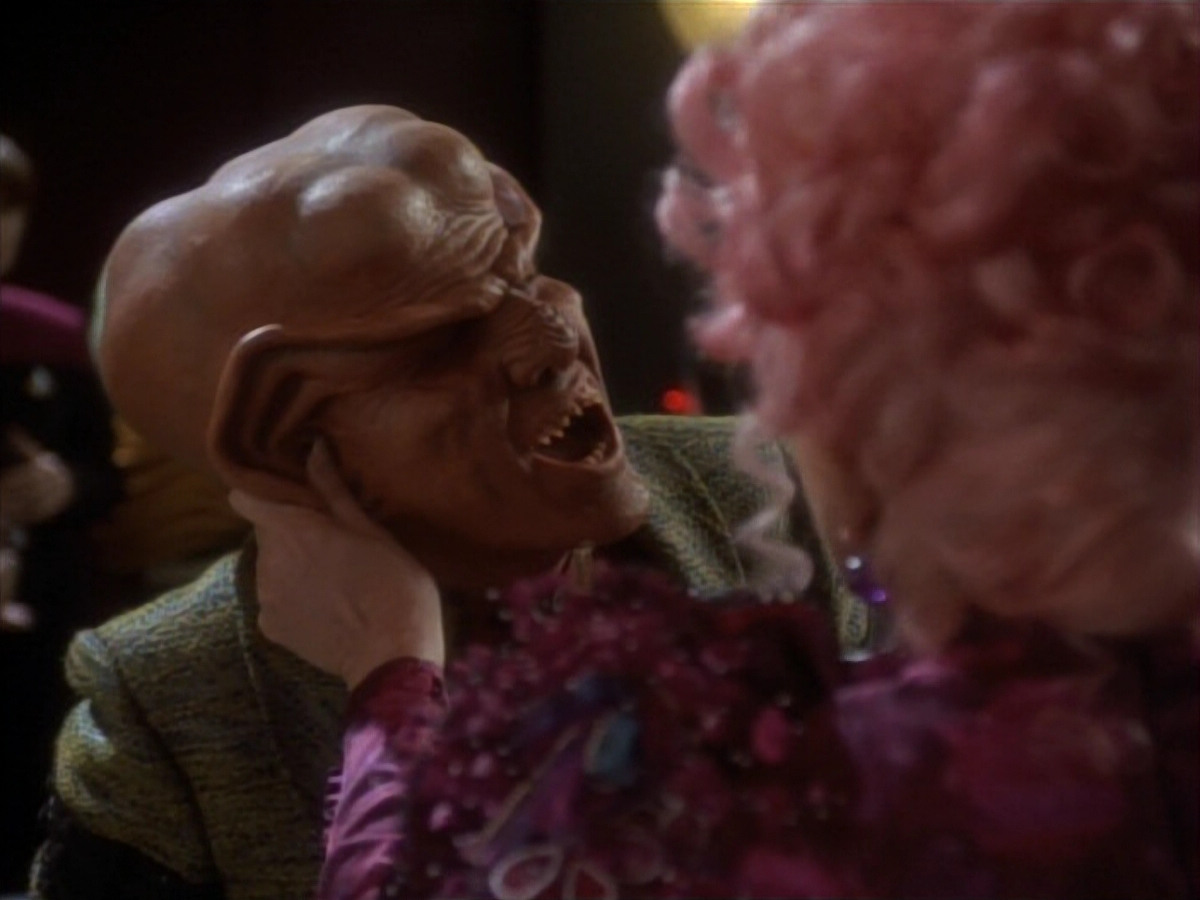 extant_StarTrekDS9_1x17-TheForsaken_00250.jpg