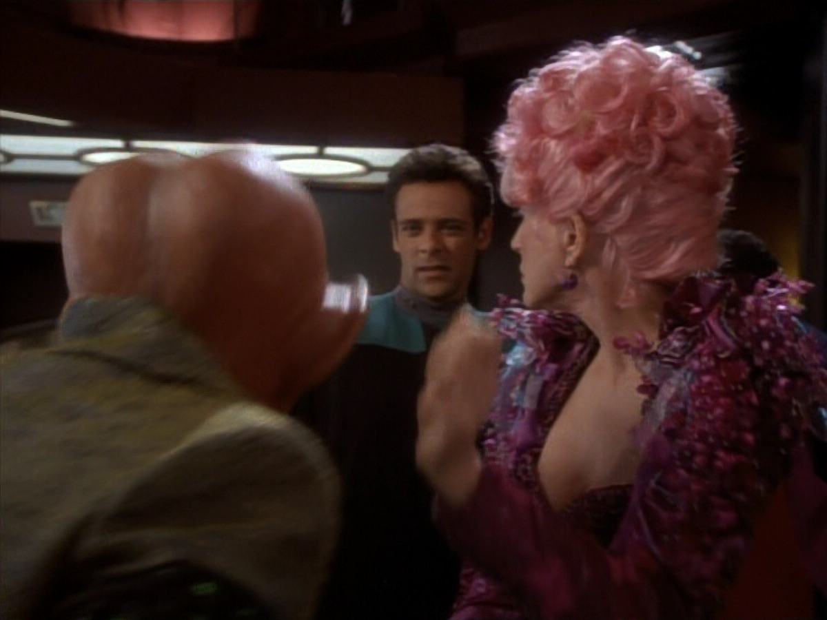 extant_StarTrekDS9_1x17-TheForsaken_00254.jpg