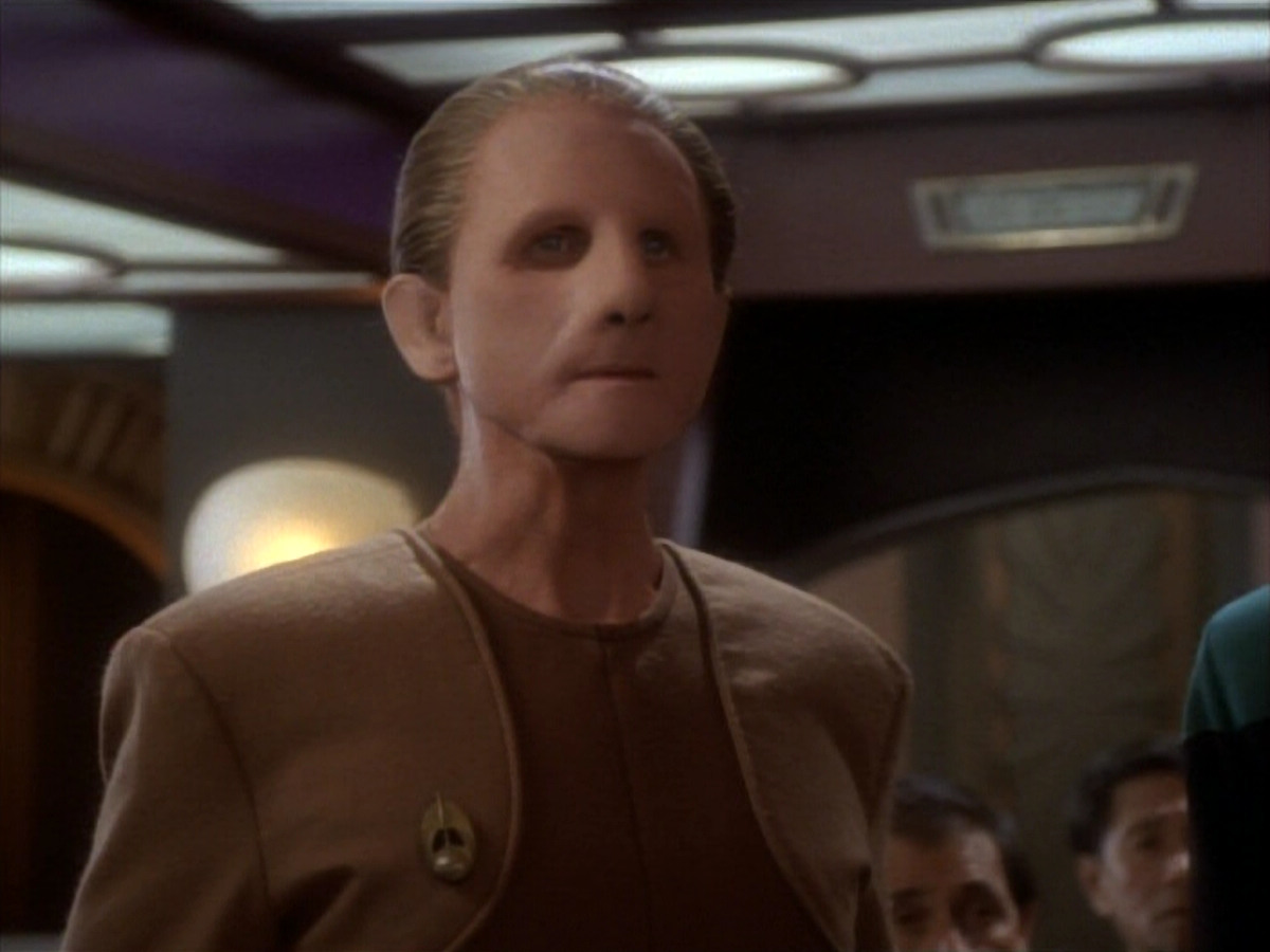 extant_StarTrekDS9_1x17-TheForsaken_00282.jpg