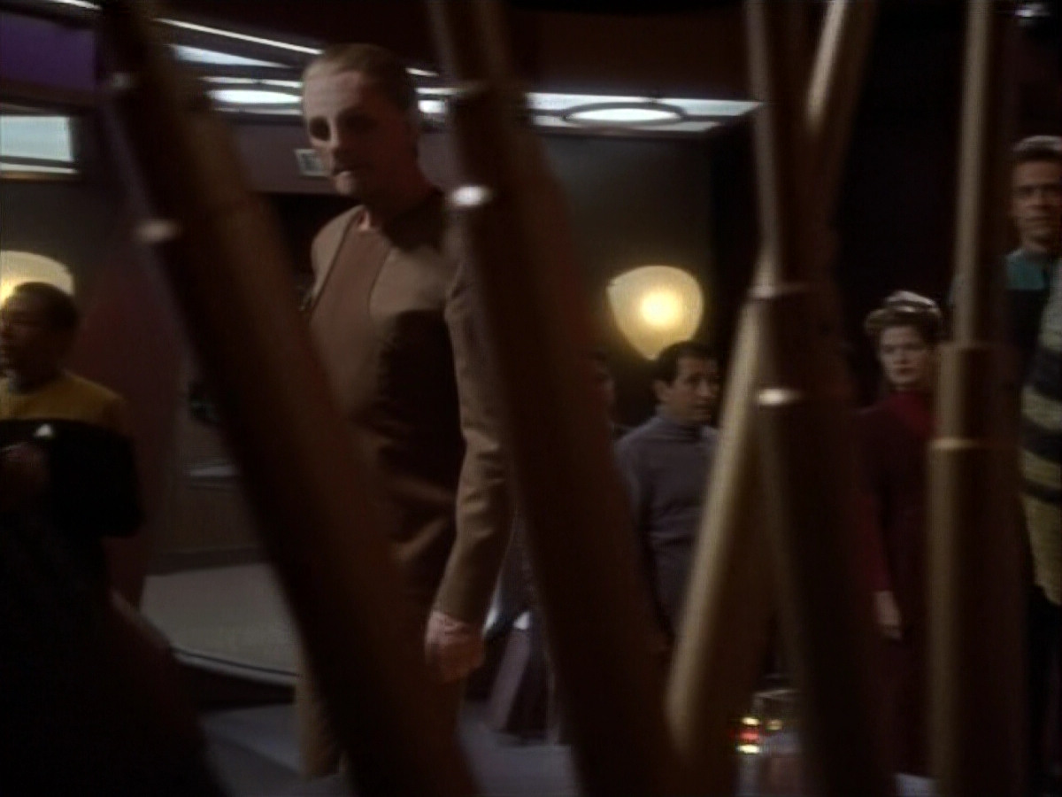 extant_StarTrekDS9_1x17-TheForsaken_00342.jpg