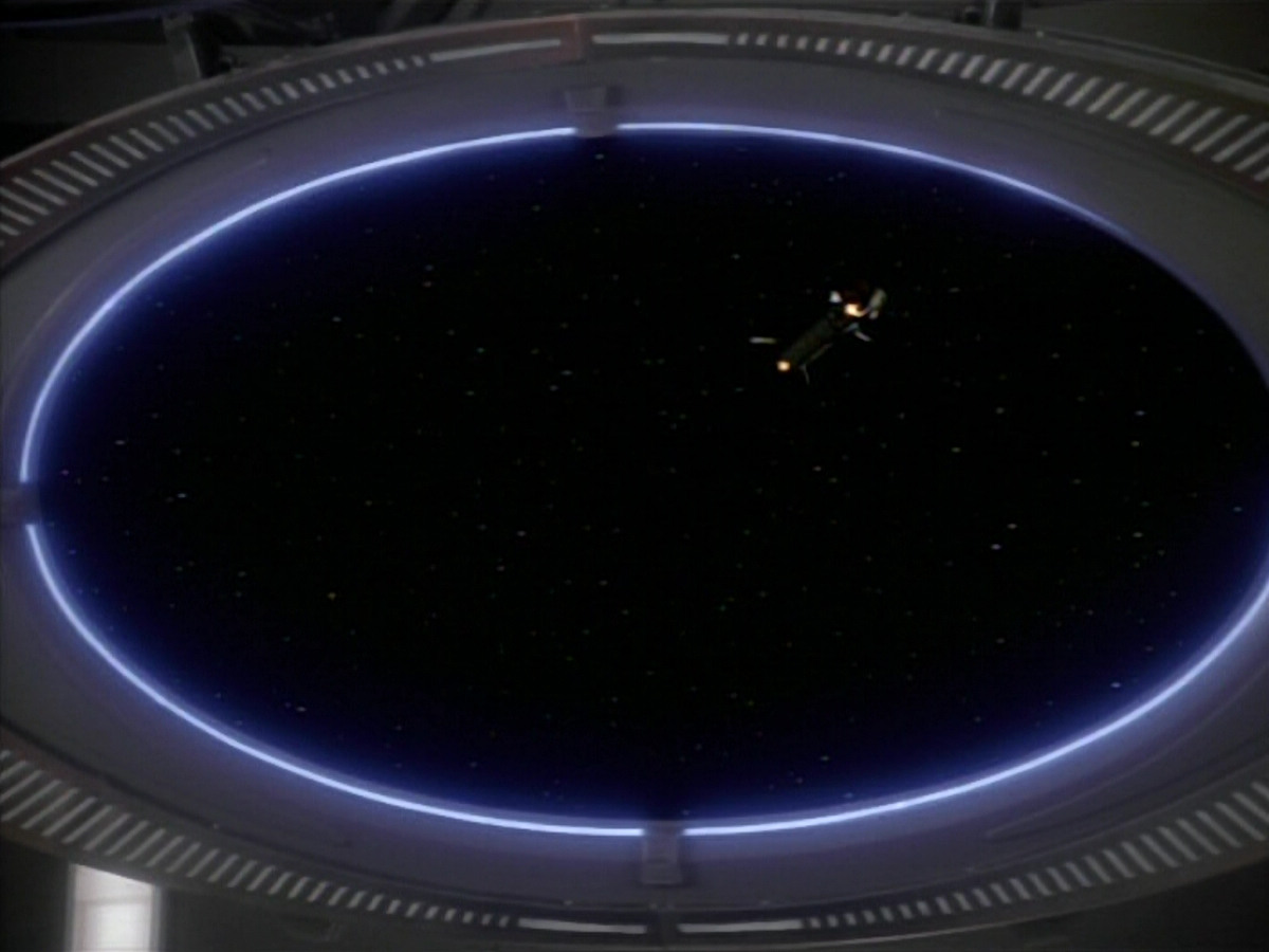 extant_StarTrekDS9_1x17-TheForsaken_00874.jpg
