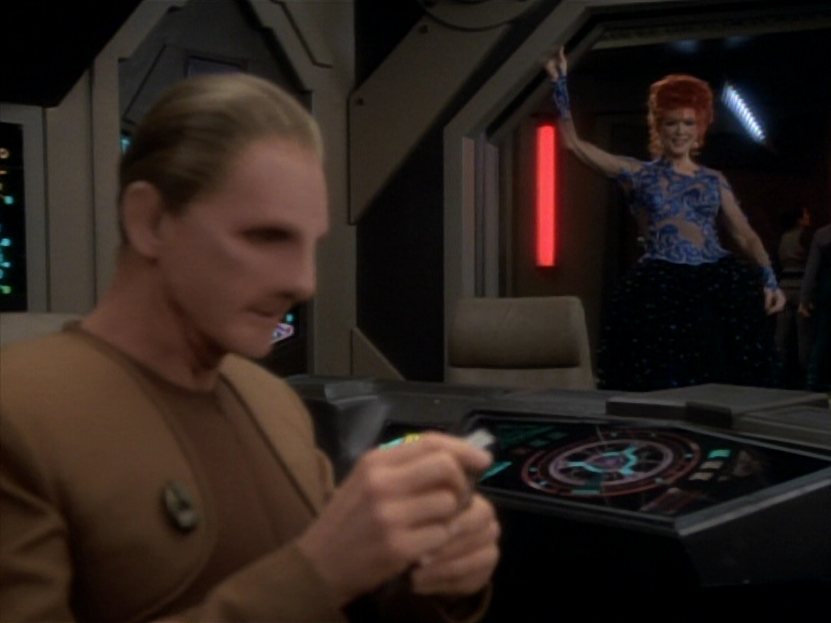 extant_StarTrekDS9_1x17-TheForsaken_01032.jpg