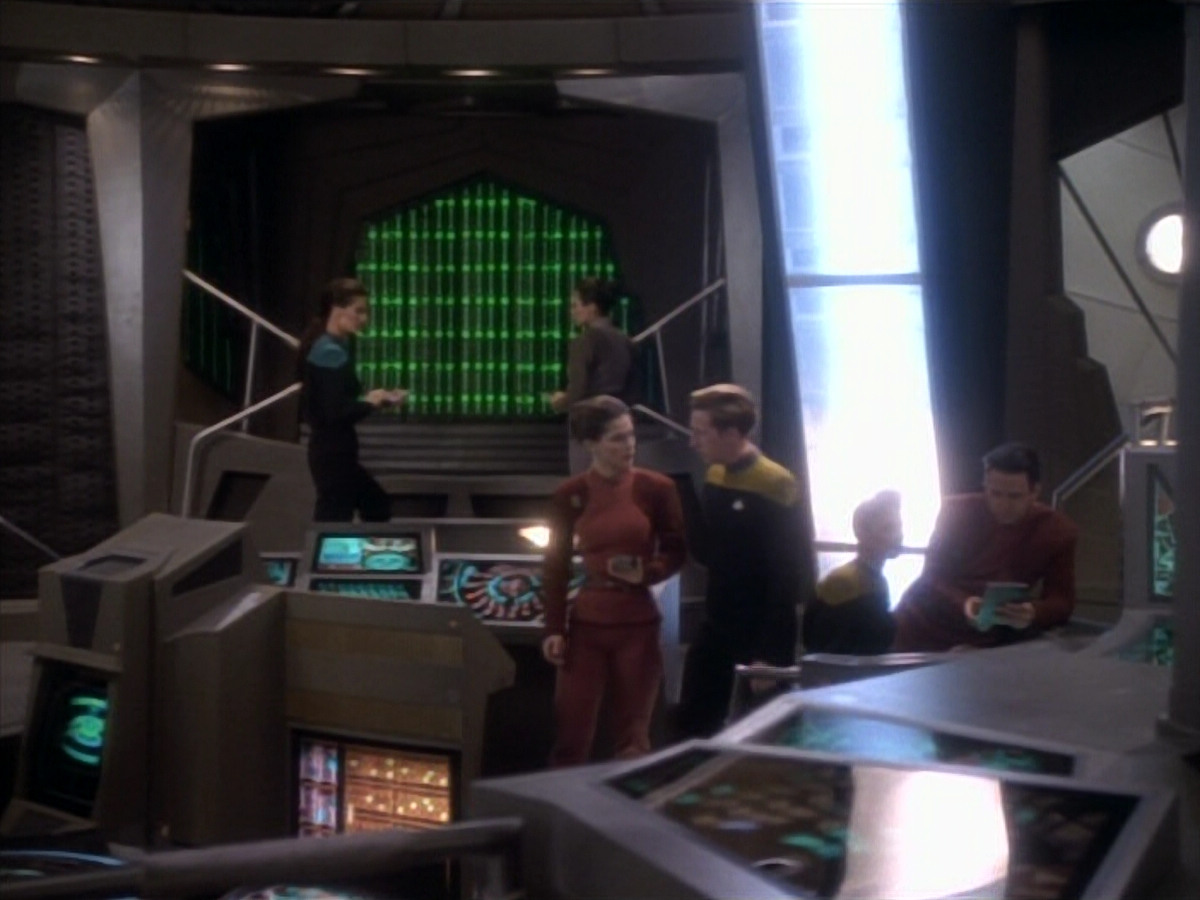 extant_StarTrekDS9_1x17-TheForsaken_01690.jpg