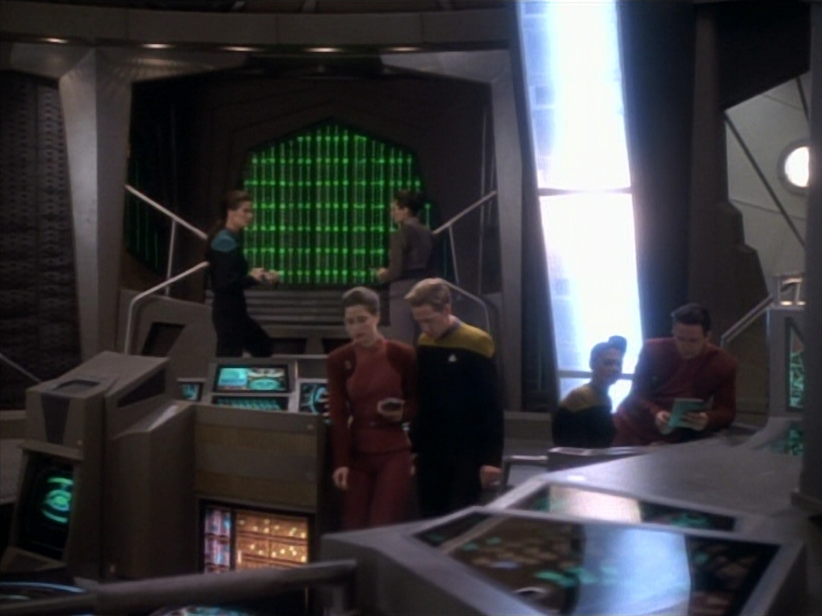 extant_StarTrekDS9_1x17-TheForsaken_01691.jpg