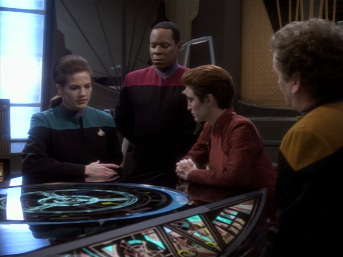extant_StarTrekDS9_1x17-TheForsaken_02346.jpg