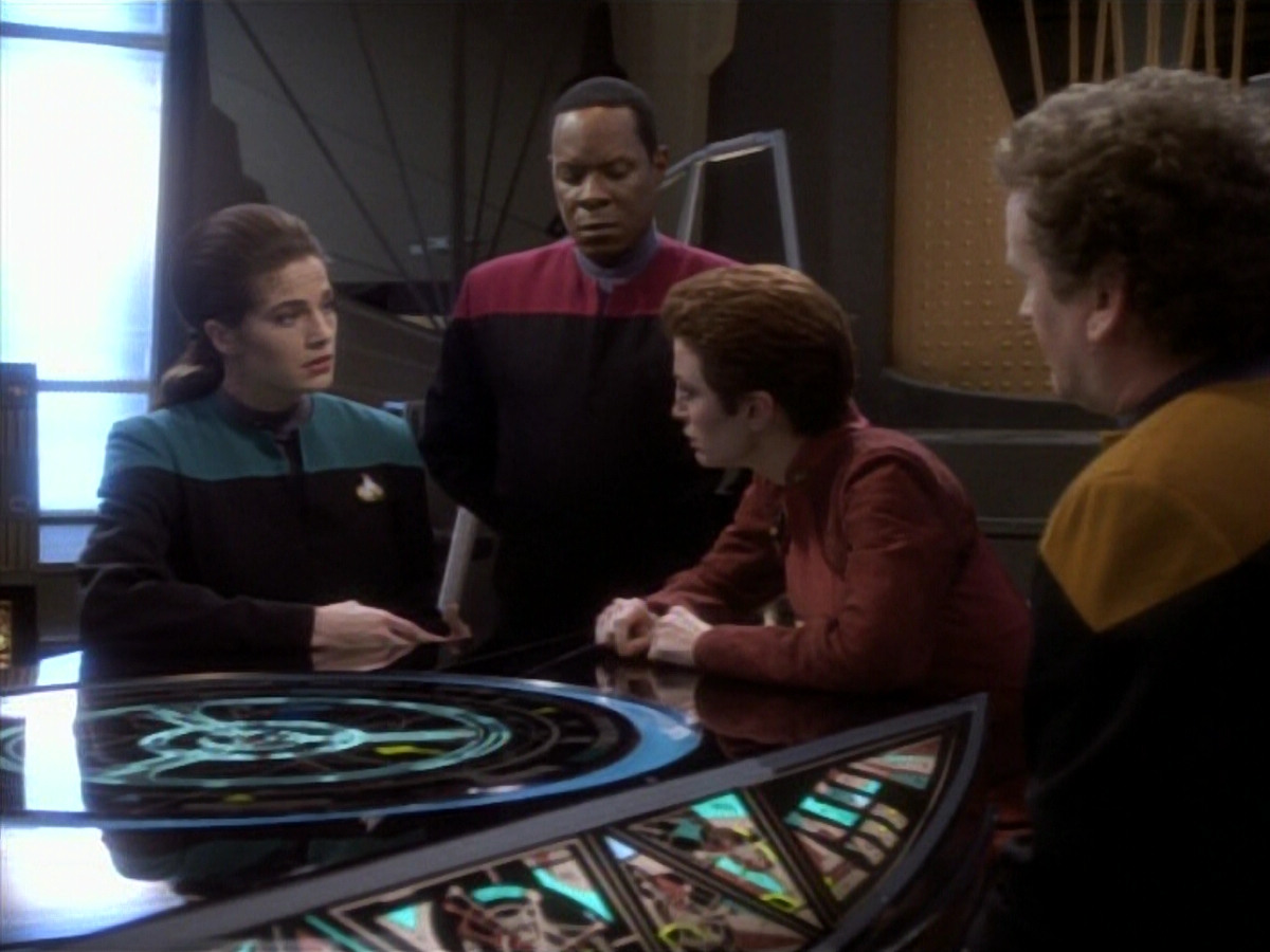 extant_StarTrekDS9_1x17-TheForsaken_02370.jpg