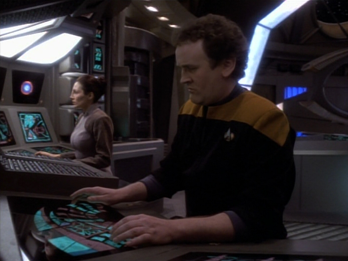 extant_StarTrekDS9_1x17-TheForsaken_02498.jpg