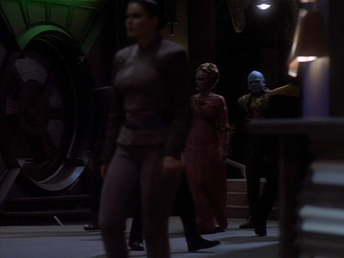 extant_StarTrekDS9_1x17-TheForsaken_02559.jpg