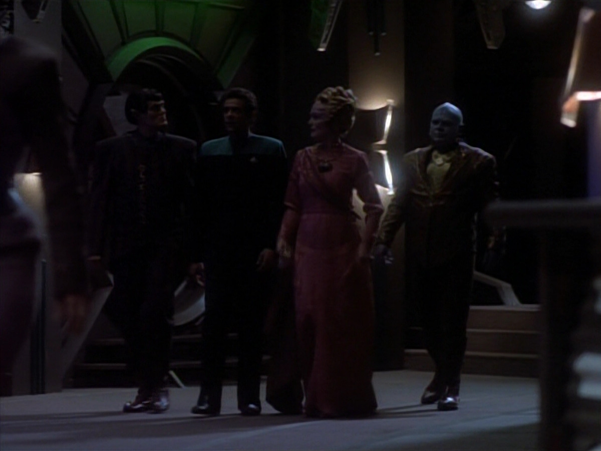 extant_StarTrekDS9_1x17-TheForsaken_02562.jpg