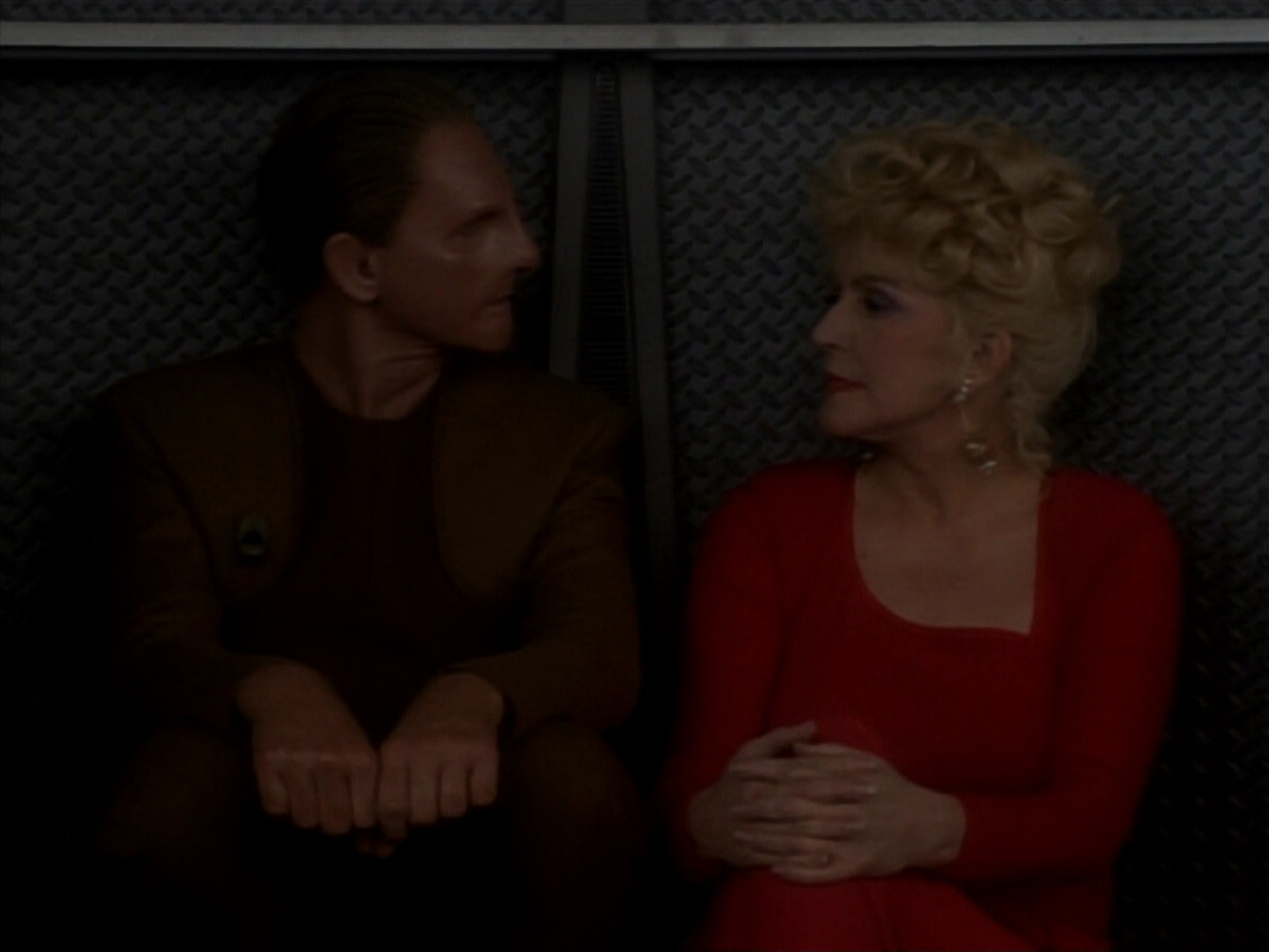 extant_StarTrekDS9_1x17-TheForsaken_02628.jpg