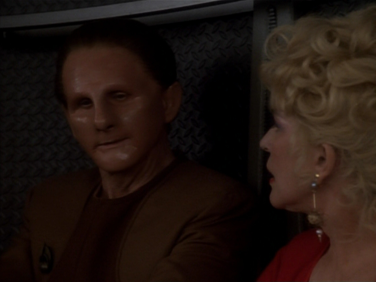 extant_StarTrekDS9_1x17-TheForsaken_02659.jpg