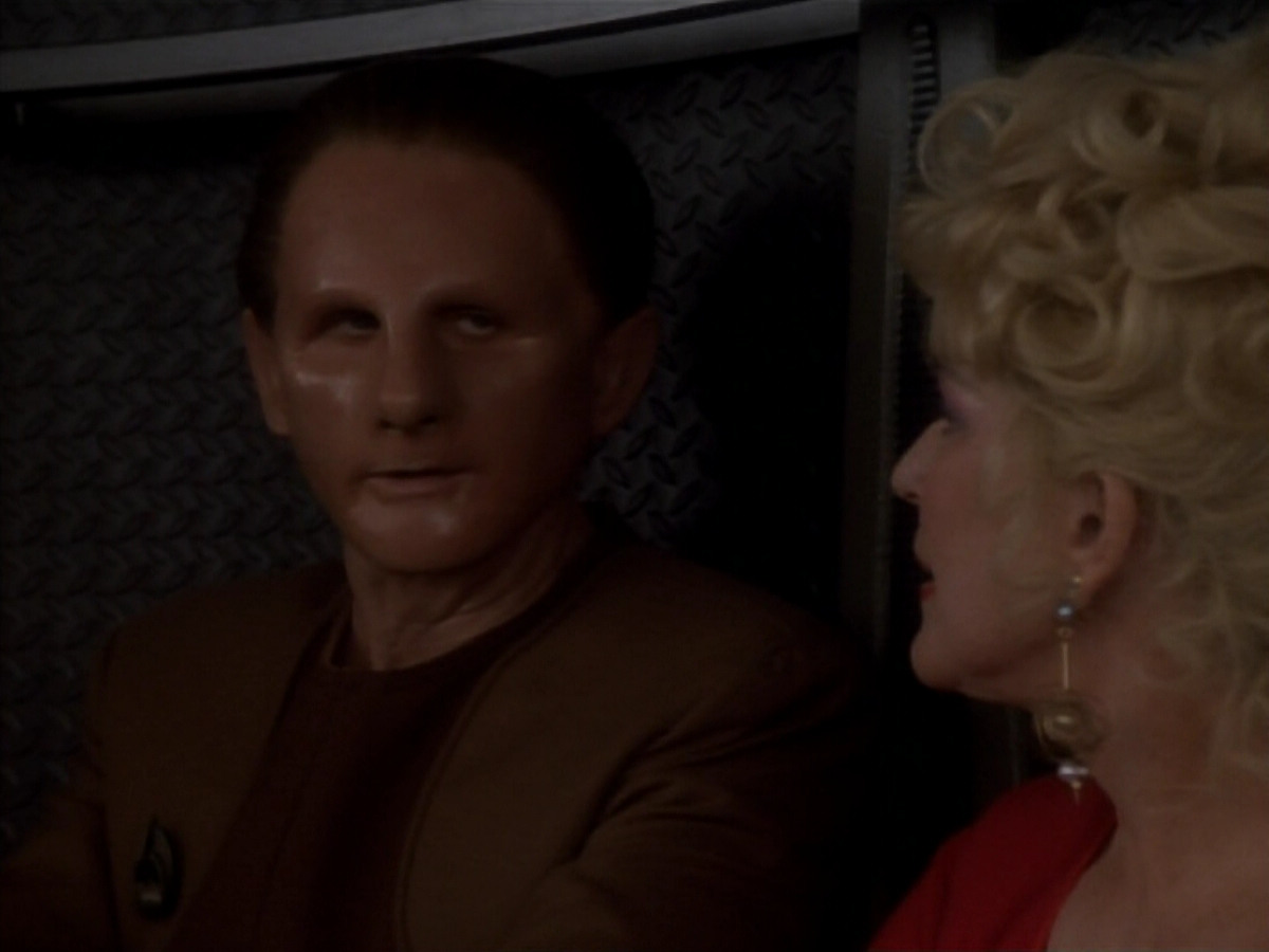 extant_StarTrekDS9_1x17-TheForsaken_02672.jpg