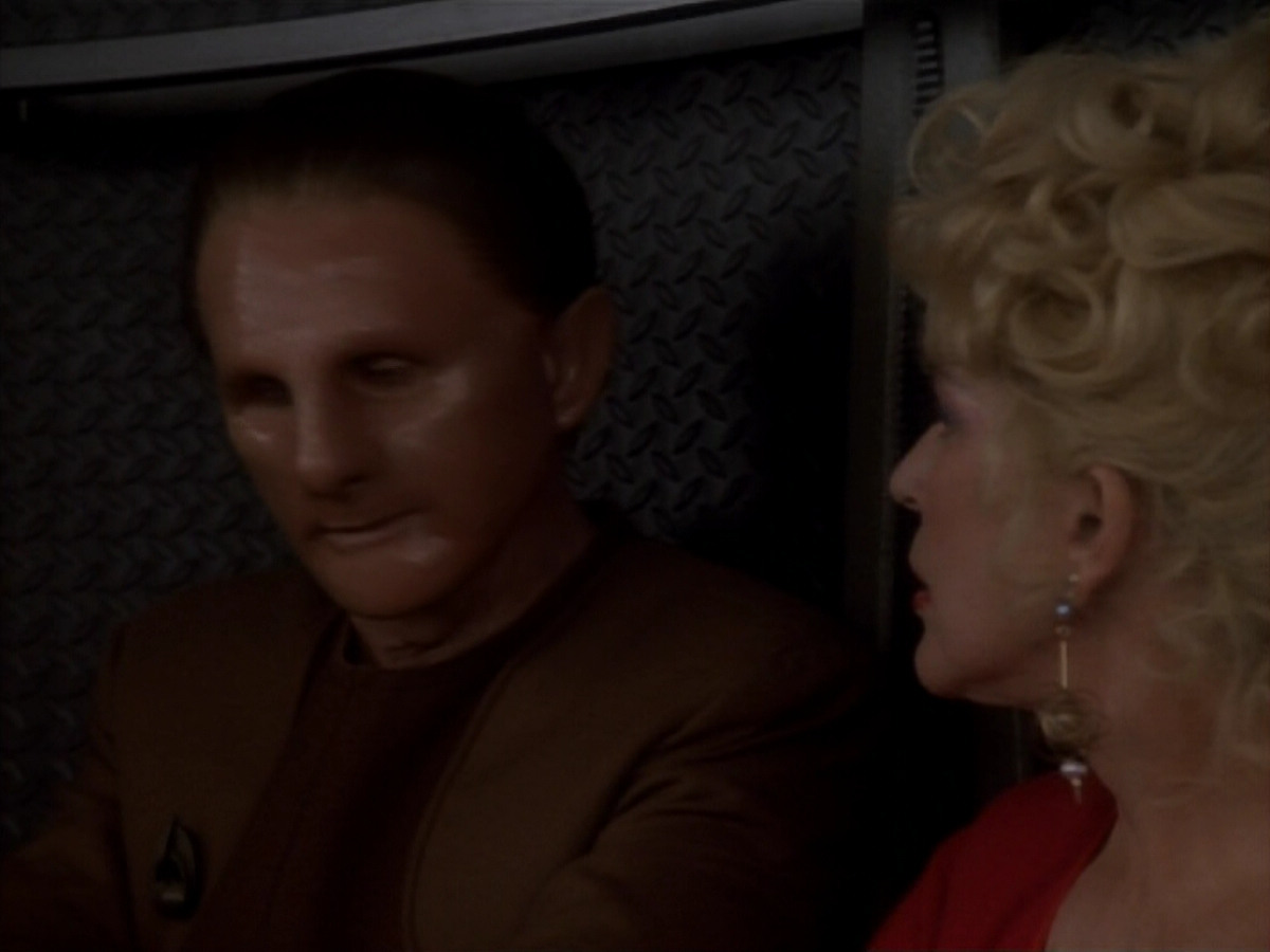 extant_StarTrekDS9_1x17-TheForsaken_02690.jpg
