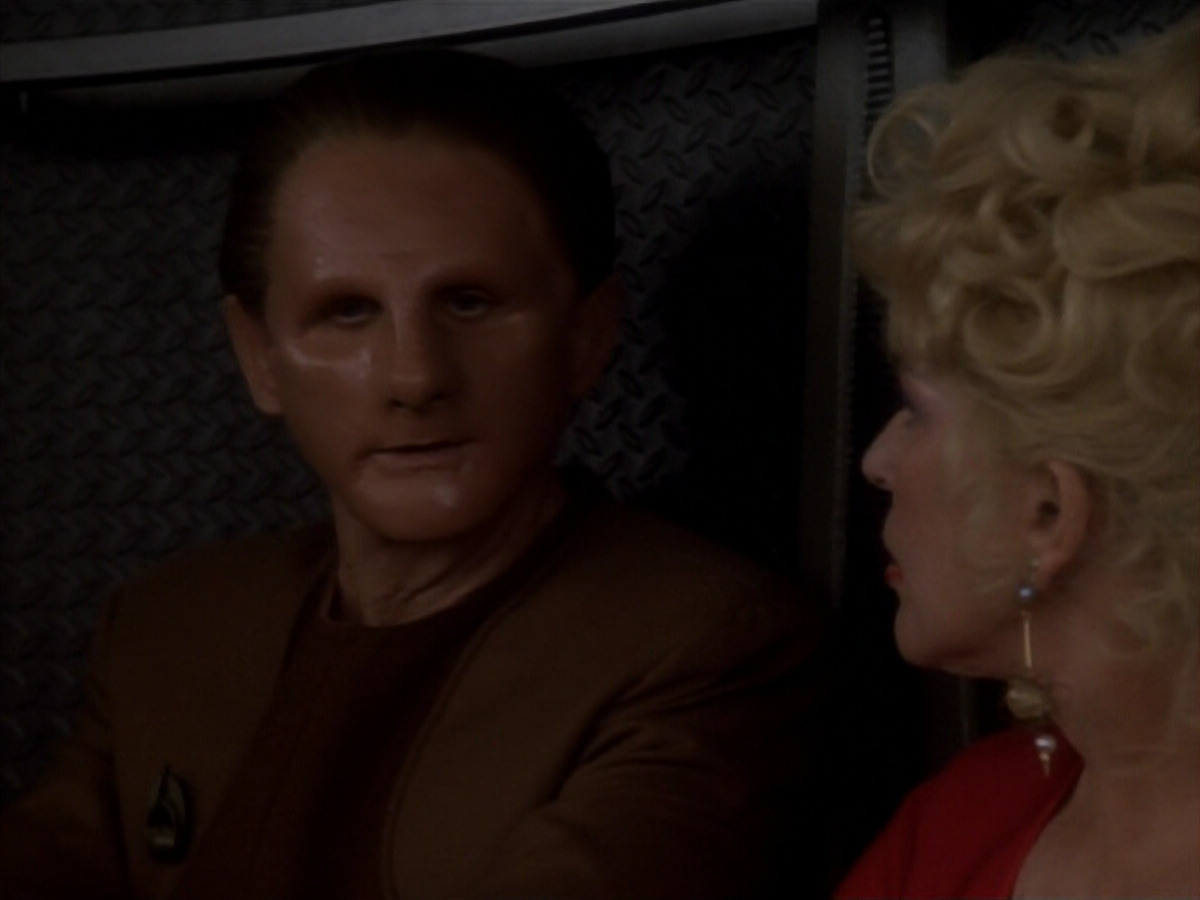 extant_StarTrekDS9_1x17-TheForsaken_02716.jpg