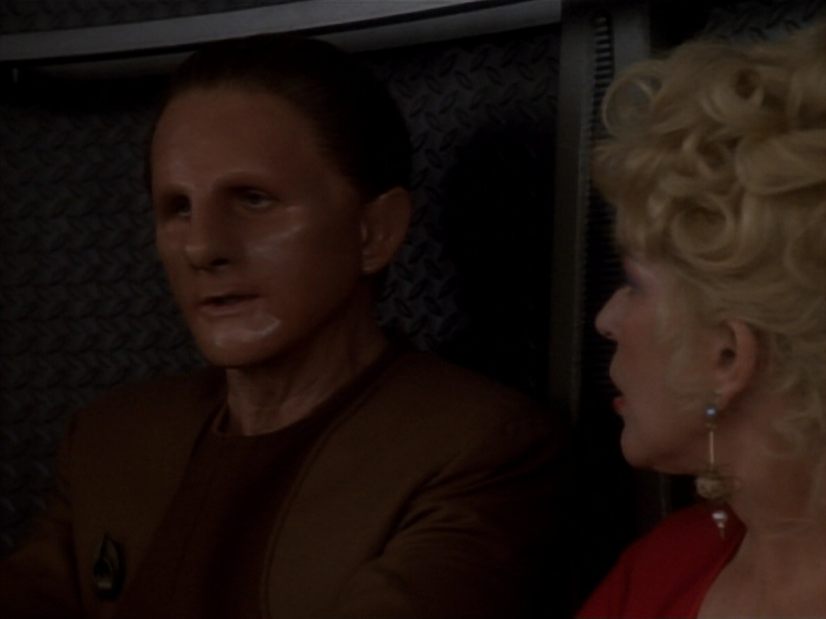 extant_StarTrekDS9_1x17-TheForsaken_02724.jpg