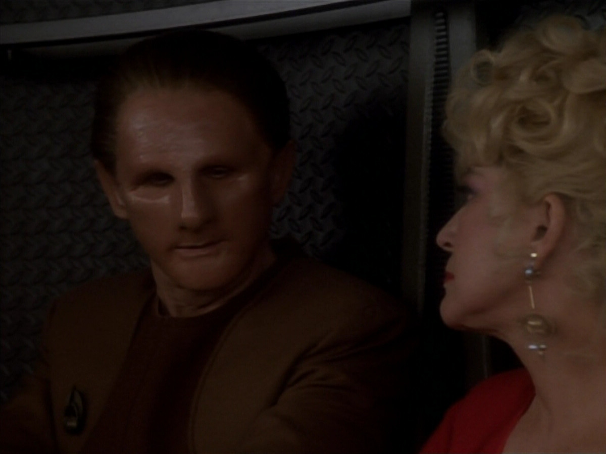 extant_StarTrekDS9_1x17-TheForsaken_02739.jpg