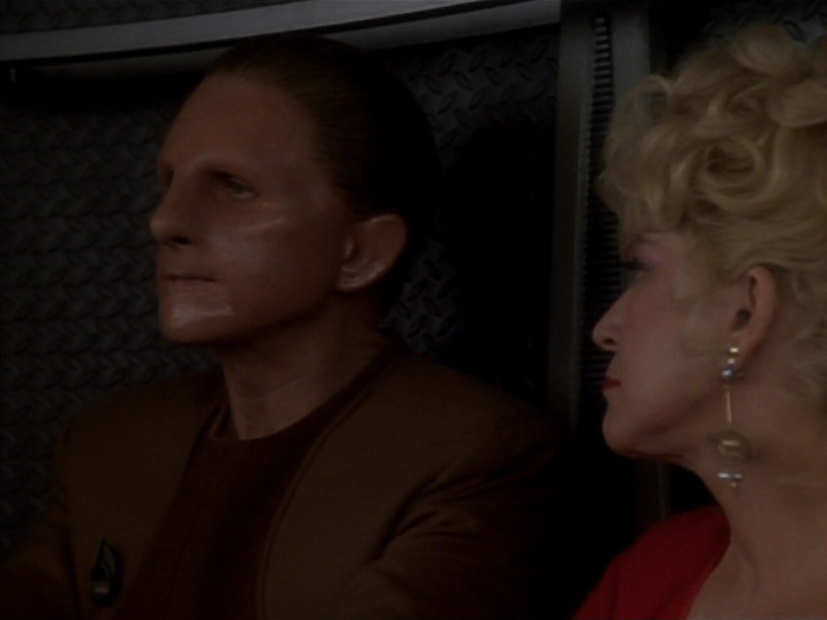 extant_StarTrekDS9_1x17-TheForsaken_02744.jpg