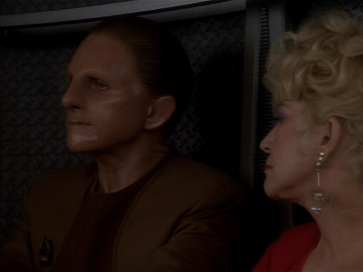 extant_StarTrekDS9_1x17-TheForsaken_02745.jpg