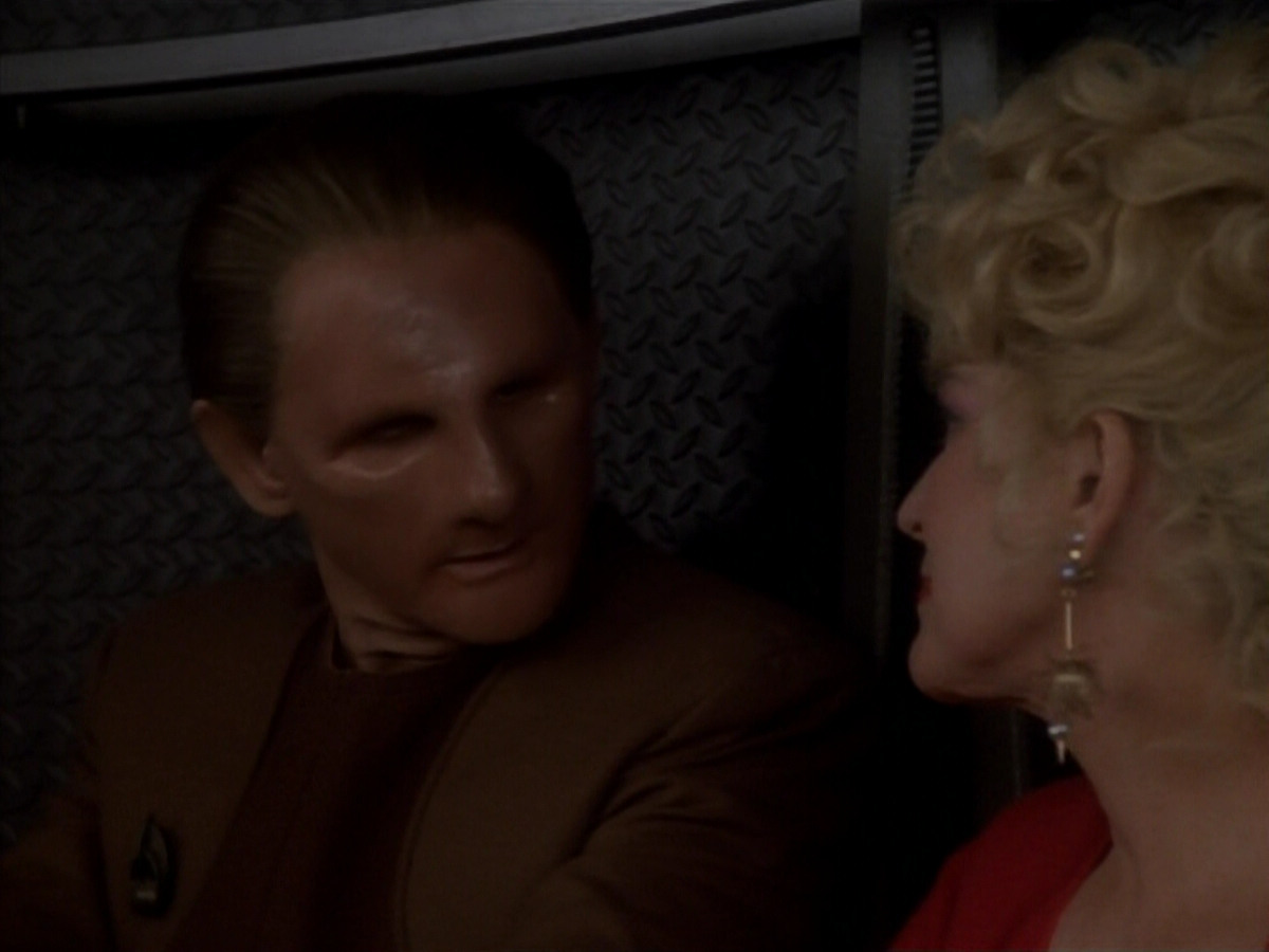 extant_StarTrekDS9_1x17-TheForsaken_02760.jpg