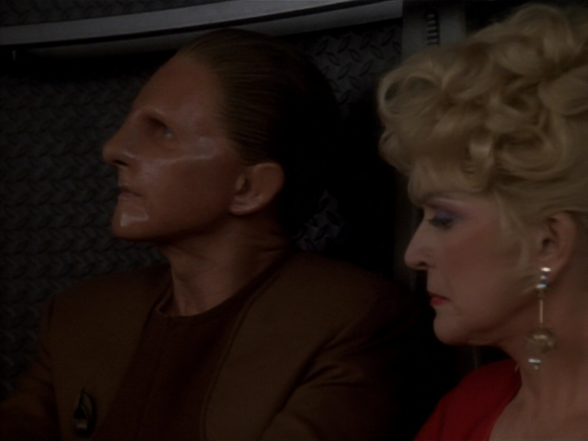 extant_StarTrekDS9_1x17-TheForsaken_02765.jpg
