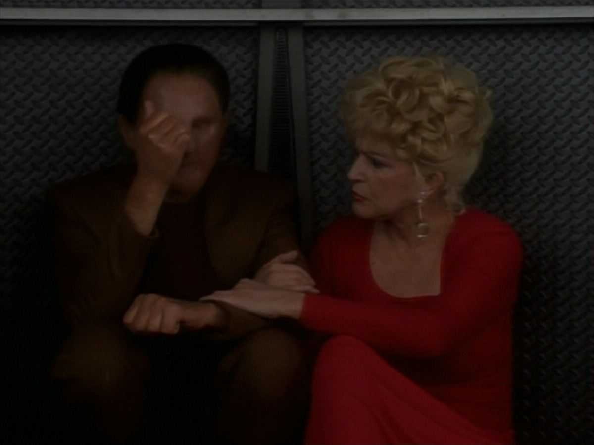 extant_StarTrekDS9_1x17-TheForsaken_02778.jpg