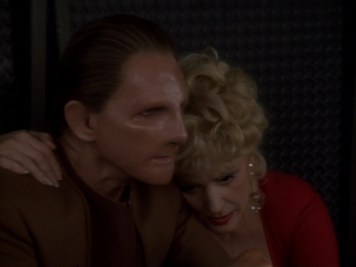 extant_StarTrekDS9_1x17-TheForsaken_02894.jpg