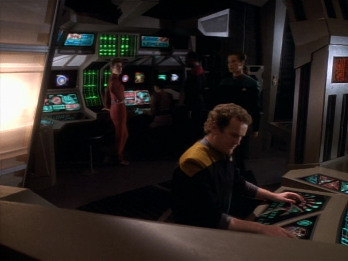 extant_StarTrekDS9_1x17-TheForsaken_02899.jpg