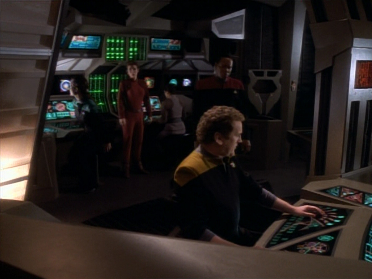 extant_StarTrekDS9_1x17-TheForsaken_02903.jpg