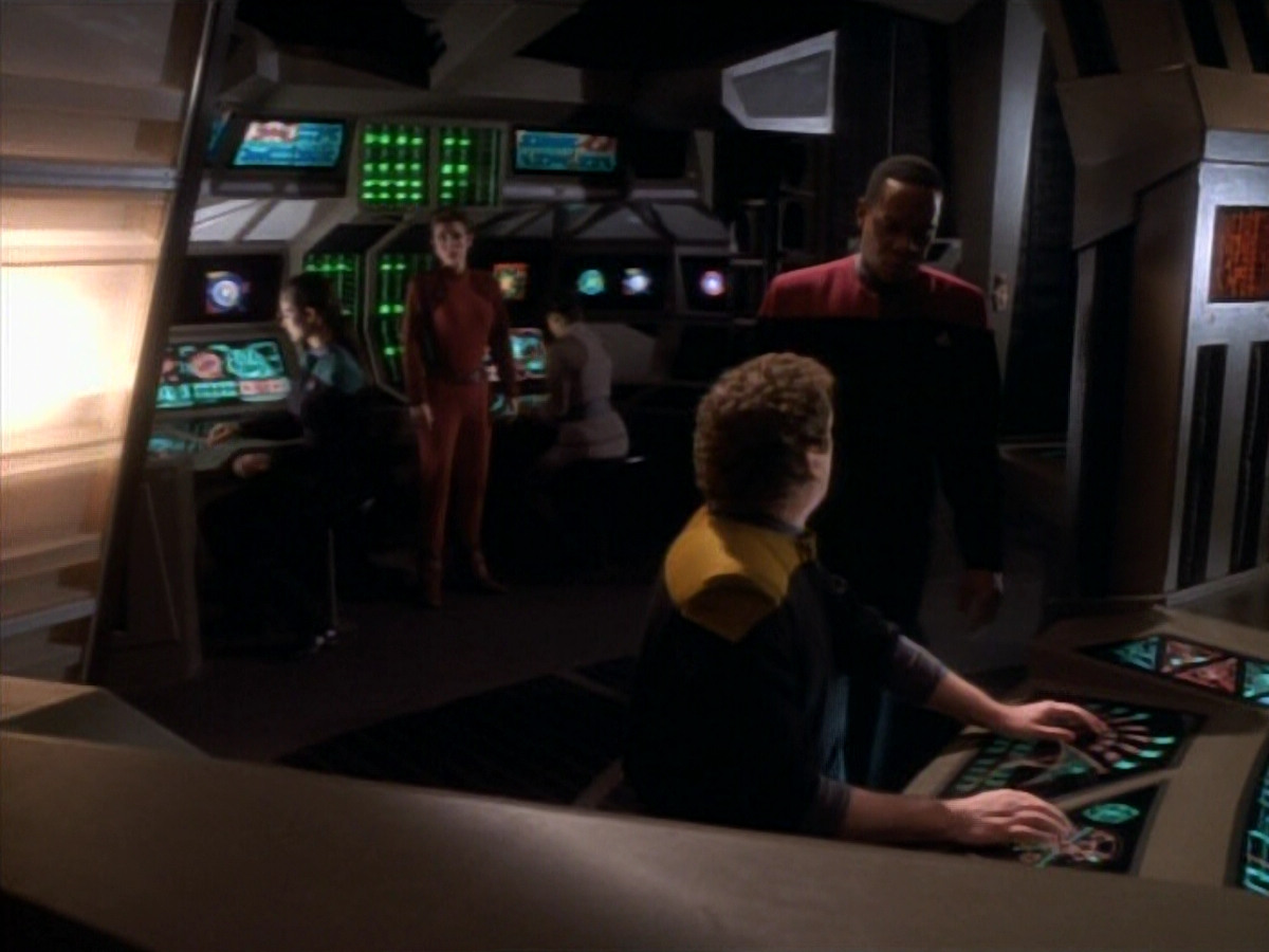 extant_StarTrekDS9_1x17-TheForsaken_02905.jpg
