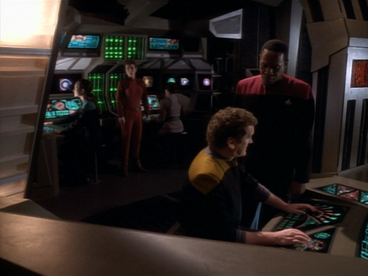 extant_StarTrekDS9_1x17-TheForsaken_02907.jpg