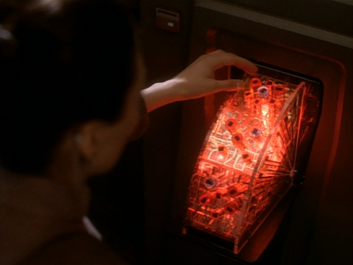 extant_StarTrekDS9_1x17-TheForsaken_02938.jpg