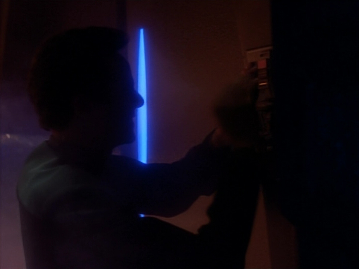 extant_StarTrekDS9_1x17-TheForsaken_03063.jpg