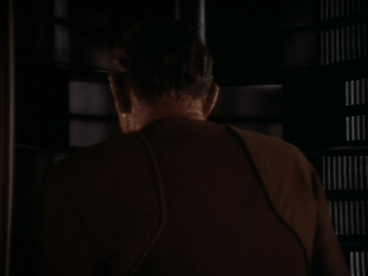 extant_StarTrekDS9_1x17-TheForsaken_03239.jpg
