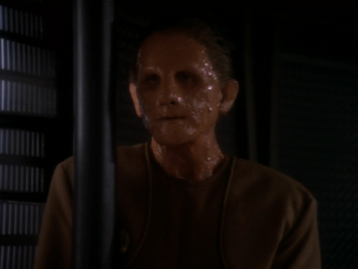 extant_StarTrekDS9_1x17-TheForsaken_03307.jpg