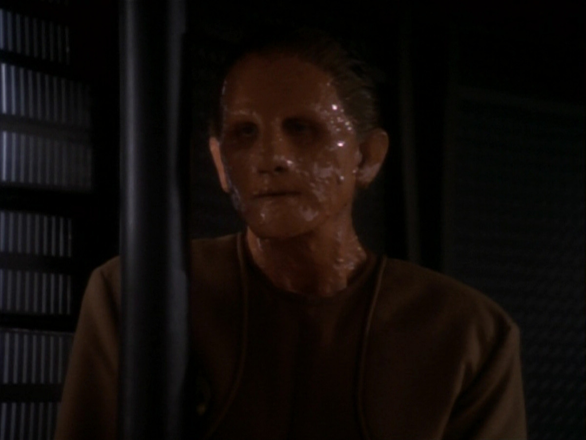 extant_StarTrekDS9_1x17-TheForsaken_03309.jpg