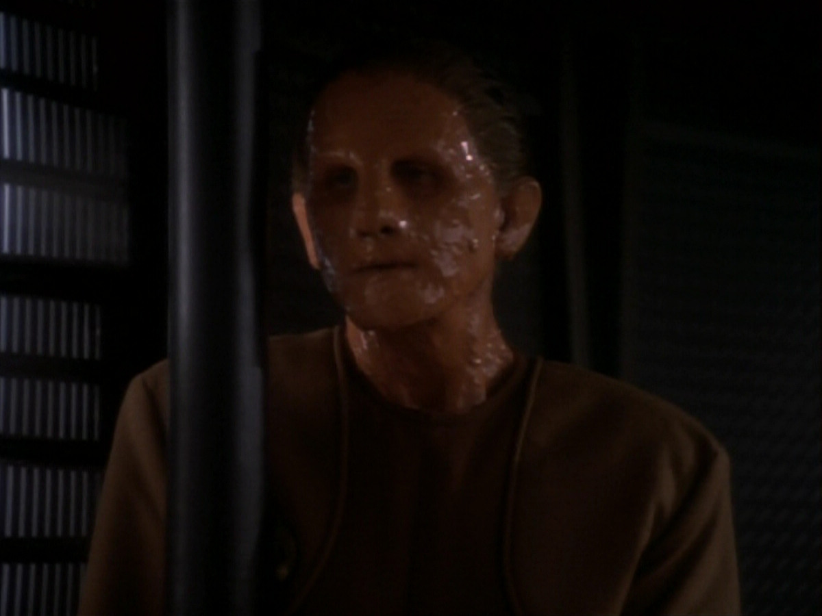 extant_StarTrekDS9_1x17-TheForsaken_03310.jpg
