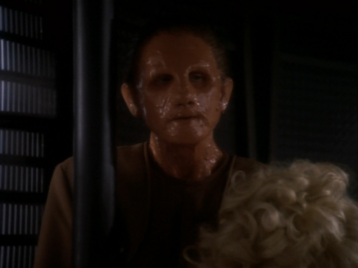 extant_StarTrekDS9_1x17-TheForsaken_03314.jpg