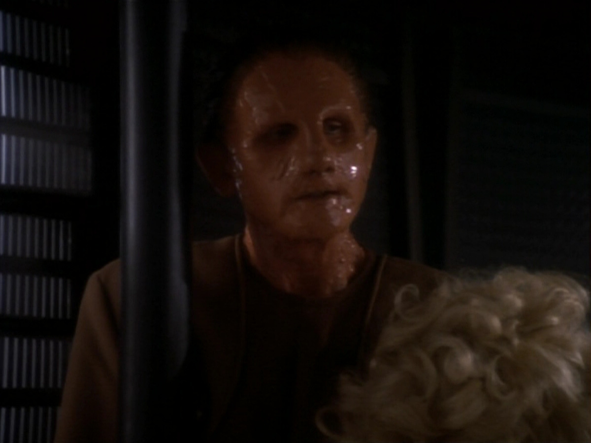 extant_StarTrekDS9_1x17-TheForsaken_03318.jpg