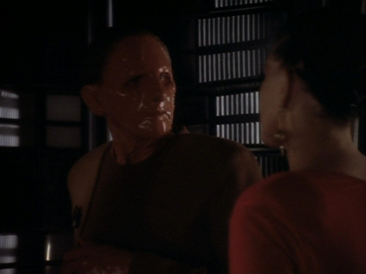 extant_StarTrekDS9_1x17-TheForsaken_03340.jpg