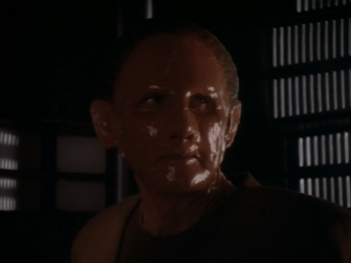 extant_StarTrekDS9_1x17-TheForsaken_03369.jpg