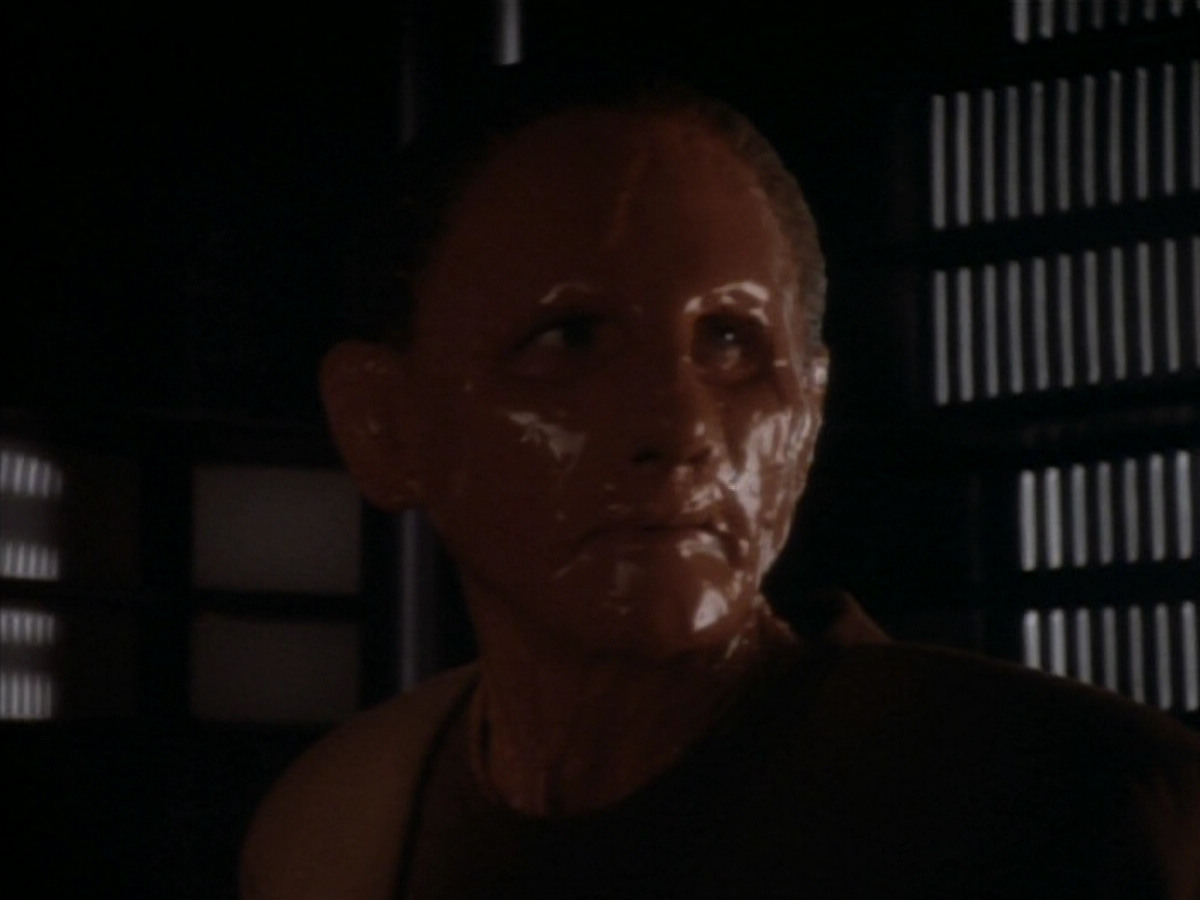 extant_StarTrekDS9_1x17-TheForsaken_03372.jpg