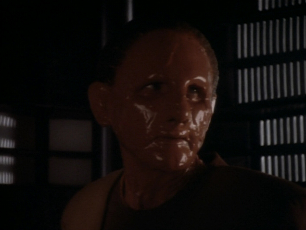 extant_StarTrekDS9_1x17-TheForsaken_03374.jpg