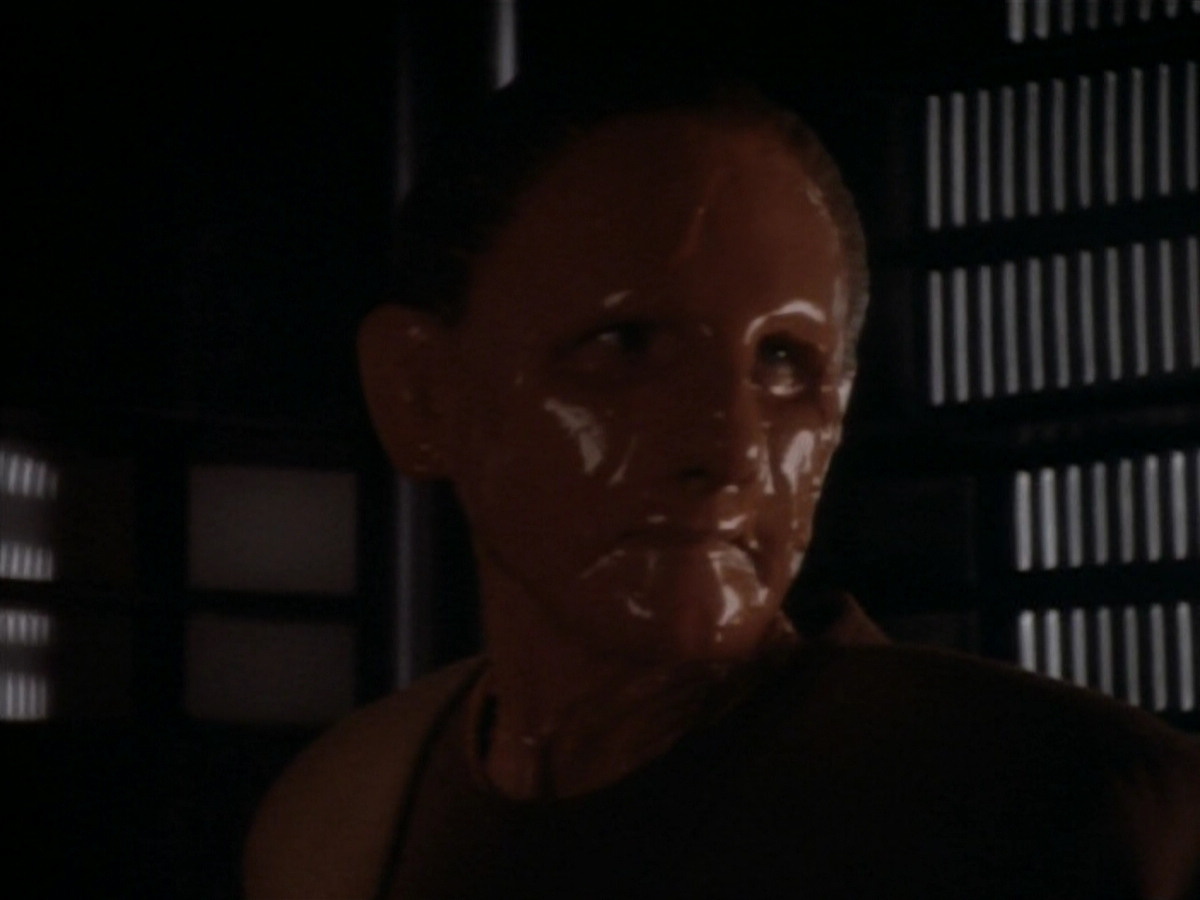 extant_StarTrekDS9_1x17-TheForsaken_03386.jpg
